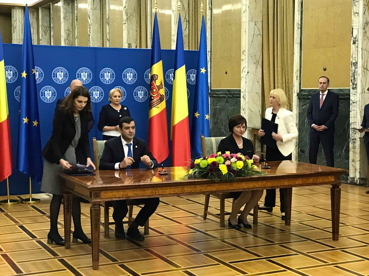 Ministerul Economiei și Infrastructurii a semnat la București 4 memorandumuri ce vizează turismul, antreprenoriatul, roaming-ul și promovarea cooperării în domeniul afacerilor pe piețe terțe

bit.ly/2AiKes6