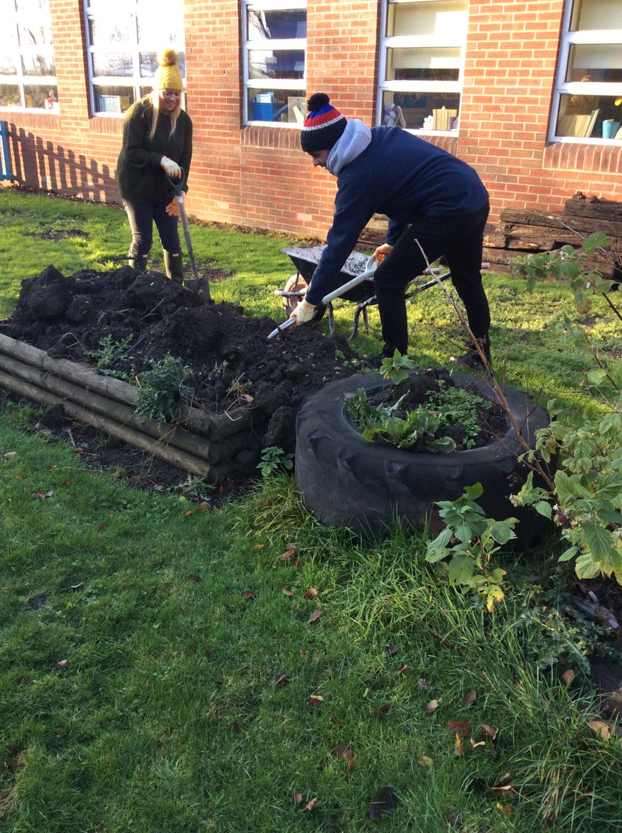LangleyFirstSch's tweet photo. A huge thanks to these Reception parents who braved the rain yesterday to help start our regeneration of the Reception outdoor area. If anyone else can help spare some time please let reception staff know. #outdoorlearning #bravetheweather #itwillbeamazing https://t.co/fRP3LkozLr