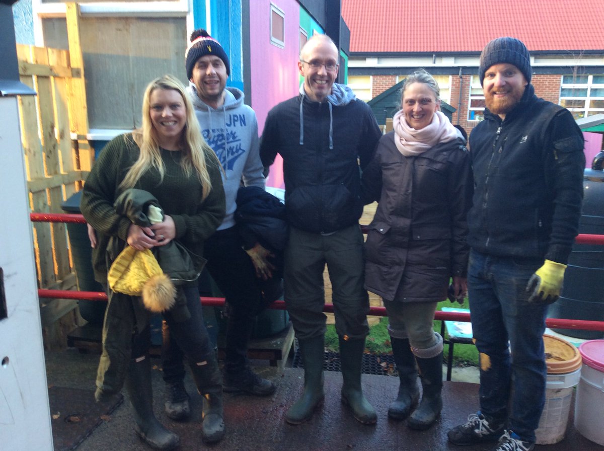 LangleyFirstSch's tweet photo. A huge thanks to these Reception parents who braved the rain yesterday to help start our regeneration of the Reception outdoor area. If anyone else can help spare some time please let reception staff know. #outdoorlearning #bravetheweather #itwillbeamazing https://t.co/fRP3LkozLr