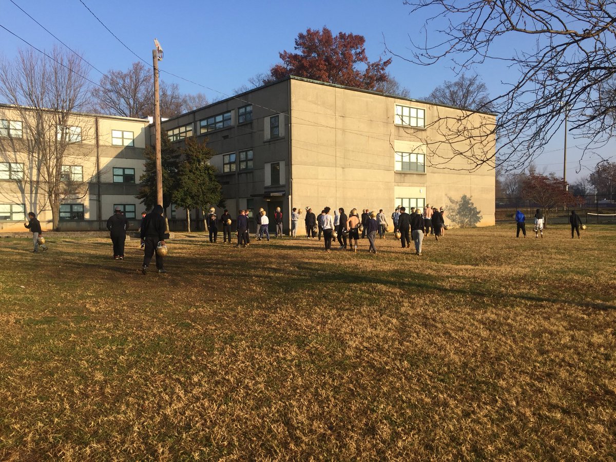 MaleBulldogs's tweet photo. 🏈Thanksgiving Day practice...nothing better.  Starts with a great breakfast from our Bulldog football parents &amp; then to the field.
Character, Comittment, Championships.
#Blessed 
WE ARE...MALE FOOTBALL https://t.co/Gd64wRVCJh