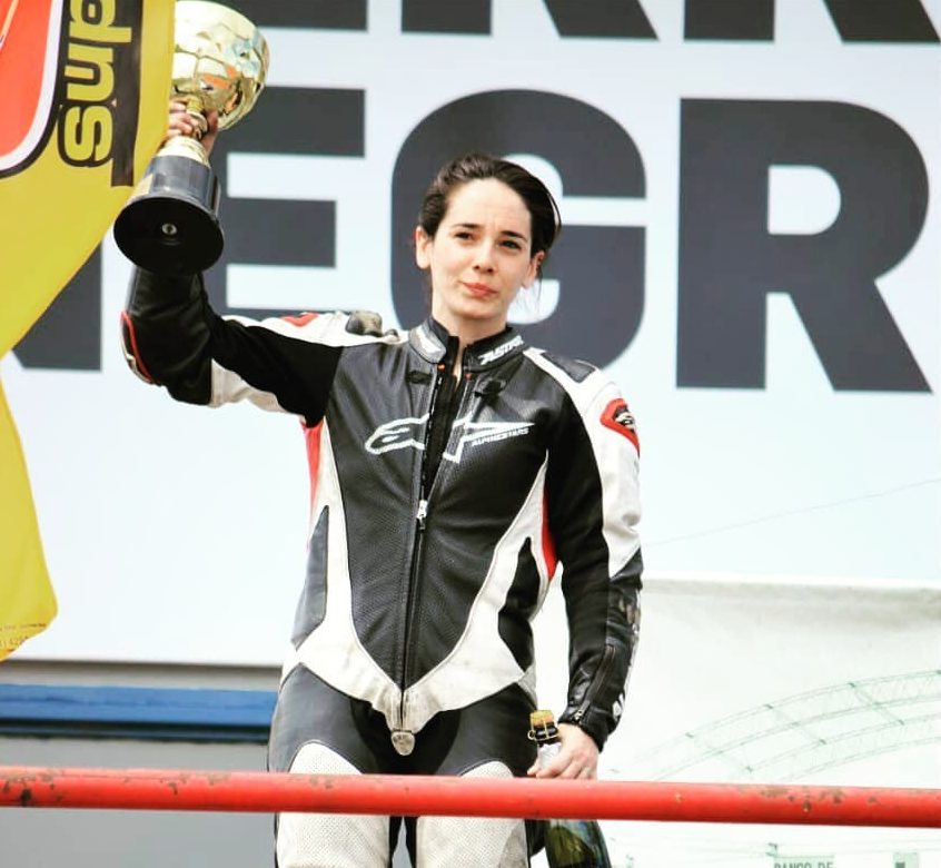 damasfierreras's tweet photo. #FEBOM #MotociclismoDePista Doble podio en la capital del cemento

Graciela Astone fue segunda en las dos competencias de la Moto 3 del Campeonato Bonaerense de Motociclismo en Olavarría y se mantiene con chances de lograr el ansiado campeonato. https://t.co/rY0nSY7QOF https://t.co/ELhrlNo4wp