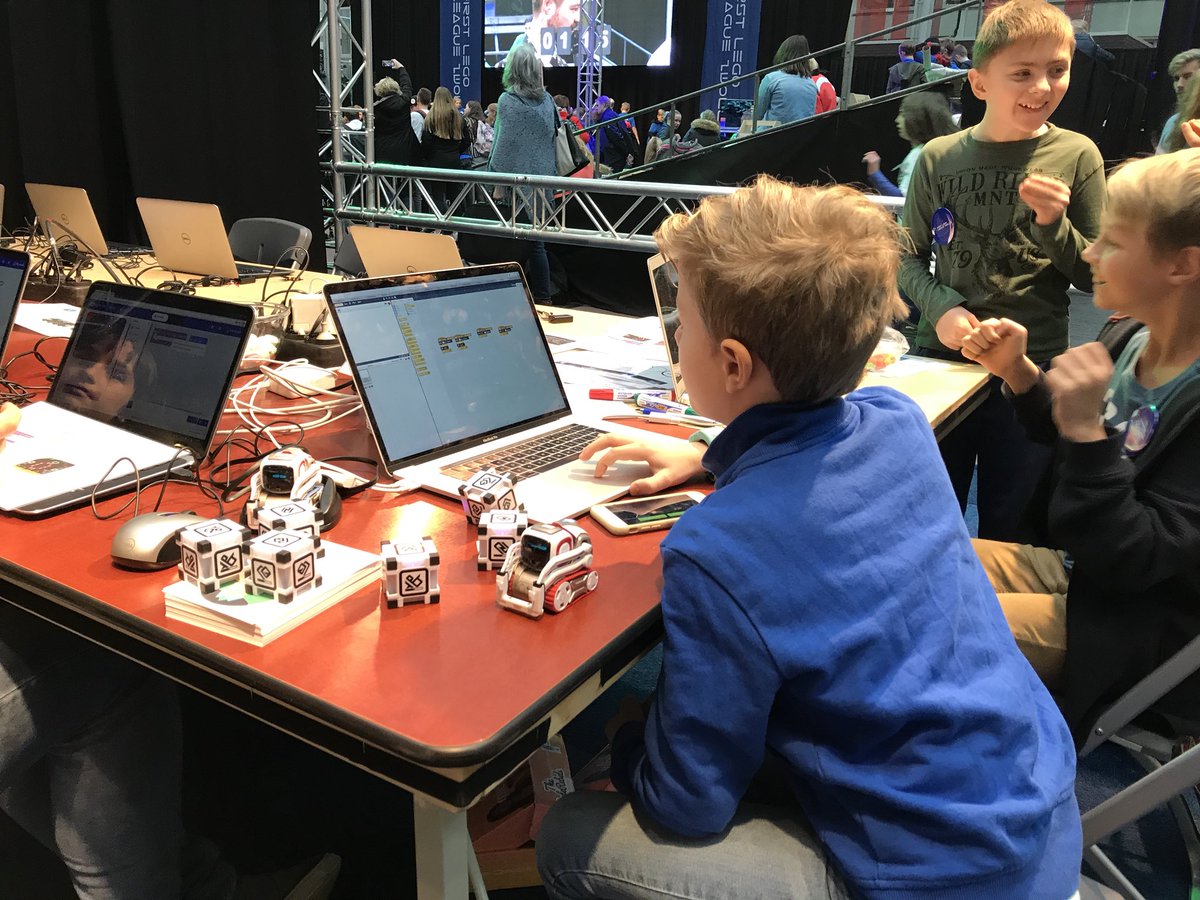 timvogt's tweet image. Thecoderebels bij Lego league! #workshop #born_to_code