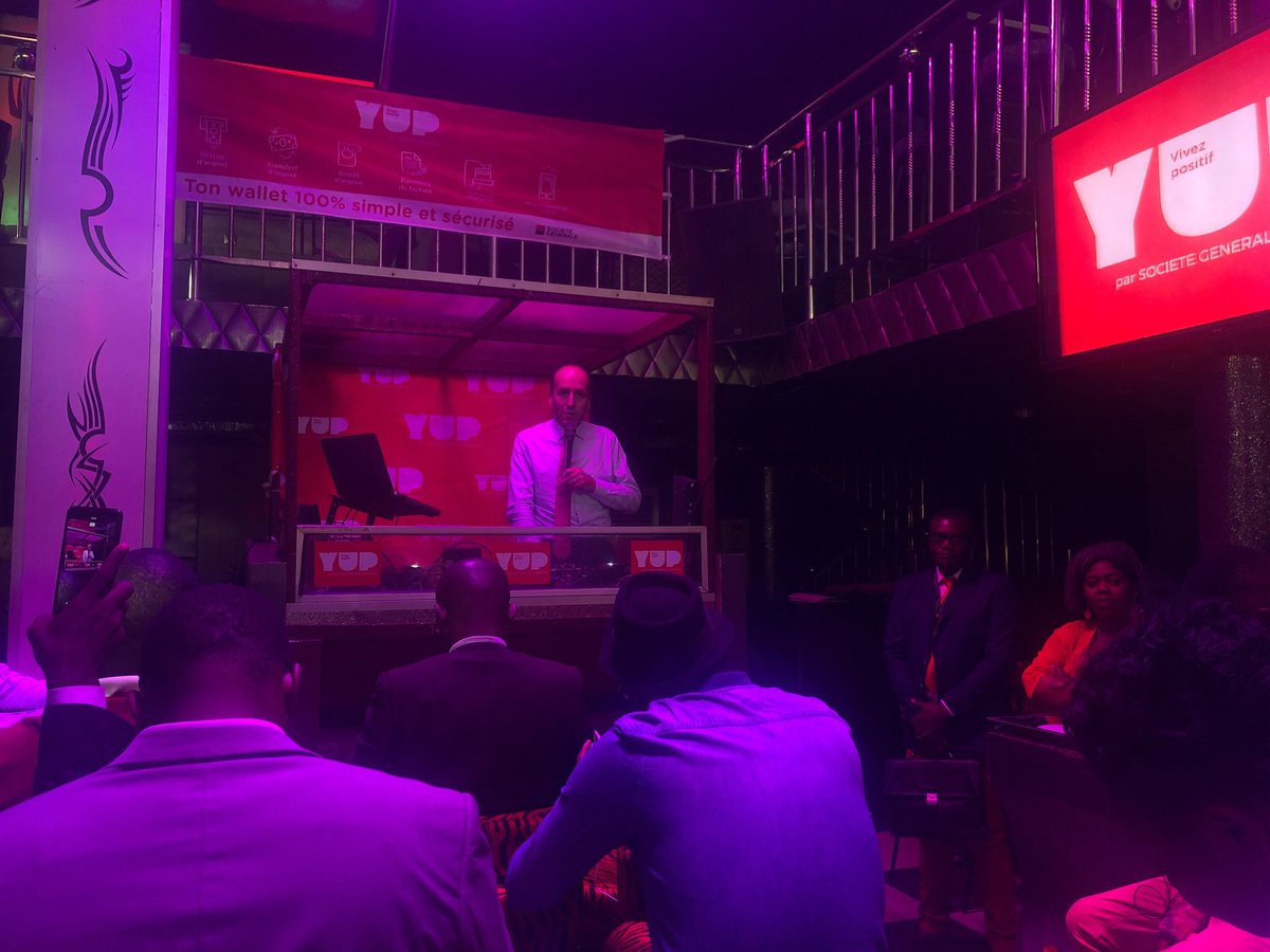 Voodart's tweet photo. Alexandre Beziaud, DG de @SGCameroun présente le nouveau produit de la @SG_Africa #YupNation #VivezPositif https://t.co/i8MeRsfoRO
