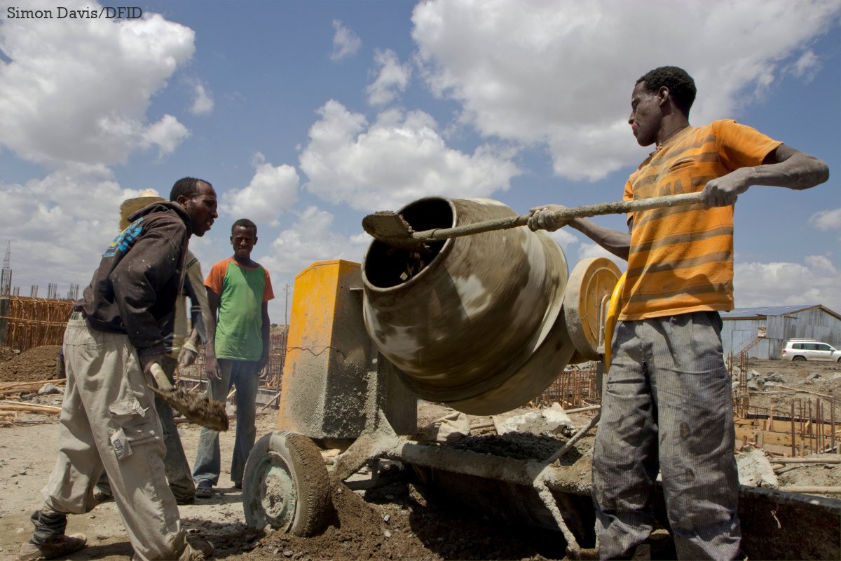 HEART_RES's tweet photo. Read our assignment report from @OPMglobal and @IDS_UK on private sector development (PSD) in countries progressing to peace and prosperity, focusing on the implications of regional context, fear of instability and higher stakes: https://t.co/ohSxZoIa9z https://t.co/jeRS2Zip4j