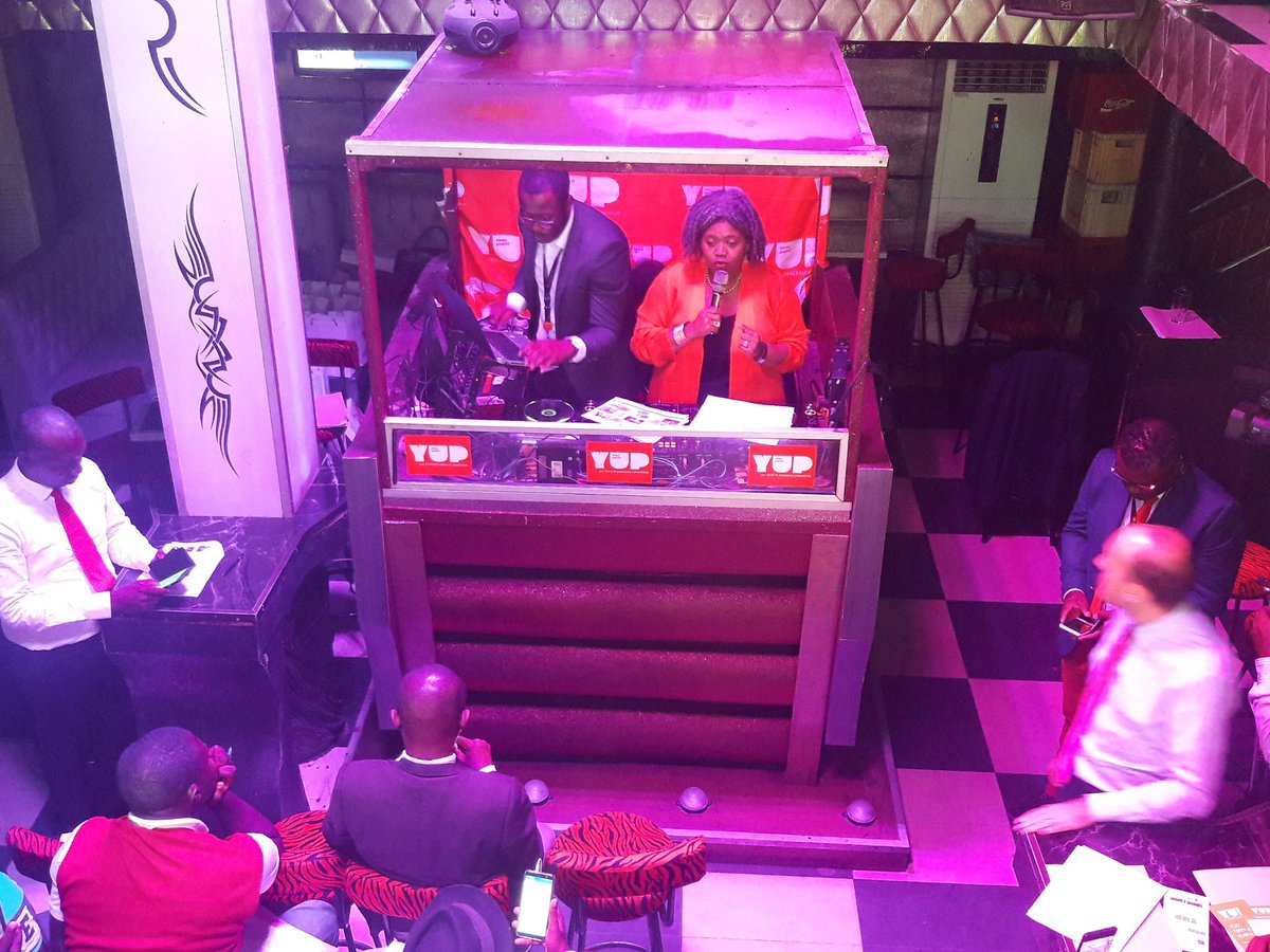 Dendadoz's tweet photo. #Yup in the Air 💃🏾🕺
Présentation Officielle à Presse
@sylviane_smm sur les platines donnes des vibrations positives aux Journalistes et Blogueurs ...
#TheFutureIsYou
#YupNation
#YupCameroun https://t.co/rTWopvDt5s
