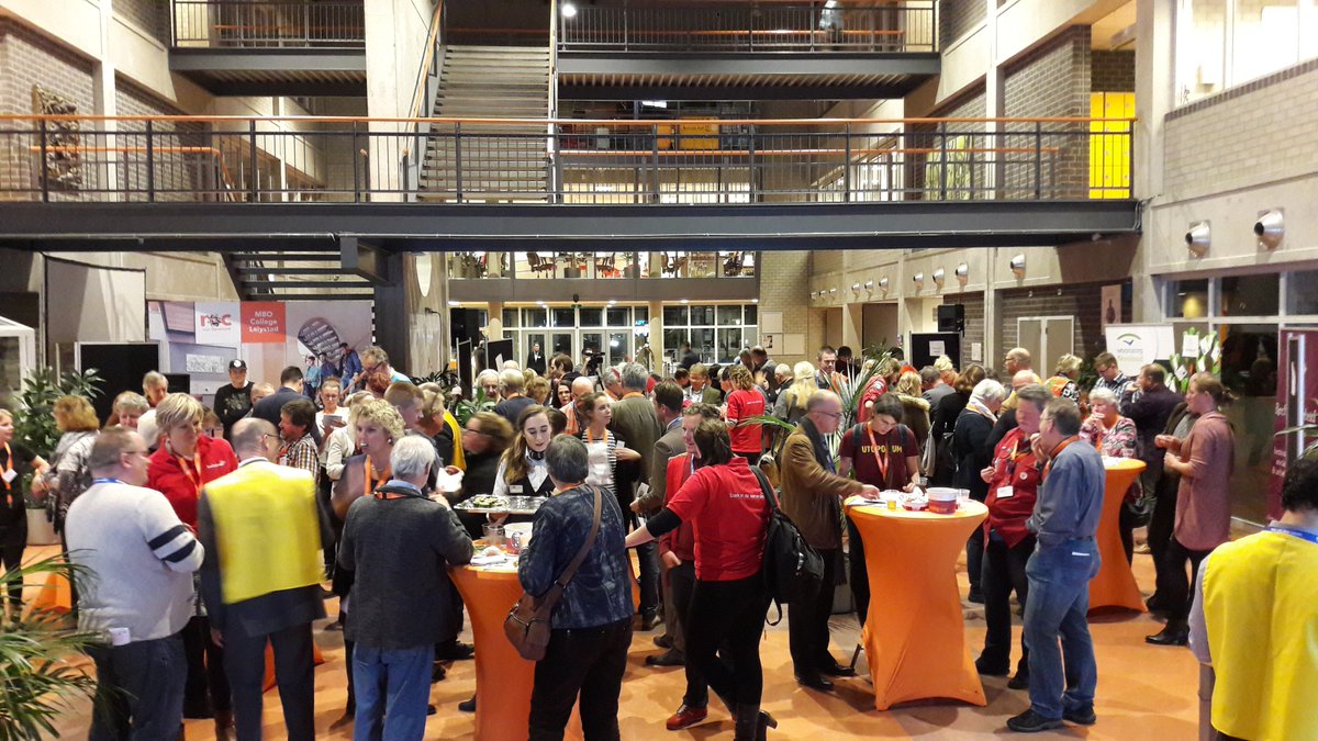 WelzijnLelystad's tweet photo. Staat de Beursvloer Lelystad al in je agenda? Volgende week dinsdag aanvang 17.00 uur in gastlocatie @kubuslelystad. Namens @LelyUitdaging en @Lelystaddoet: Lelystadse bedrijven en maatschappelijke organisaties, komt allen! Aanmelden kan op https://t.co/retNSSZG0O https://t.co/xDYY4upRt4