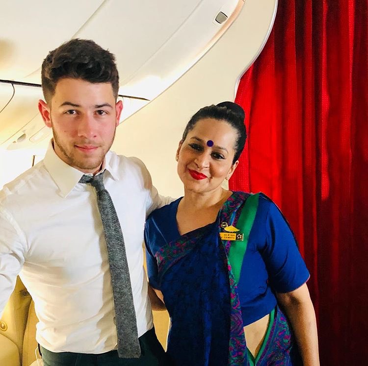 DailyNickJonas's tweet photo. 📸|| swapnilab: The ultra charming #nickjonas !!!
Hope the supercool groom to be enjoyed the khaatir of the #ladkiwale . #priyankachopra you have chosen well😊 Many congratulations #nickjonaspriyankachopra #priyankanickjonas #airindia #whatacoolguy #ubercool #priyankanickwedding https://t.co/S9JrHuwBZg