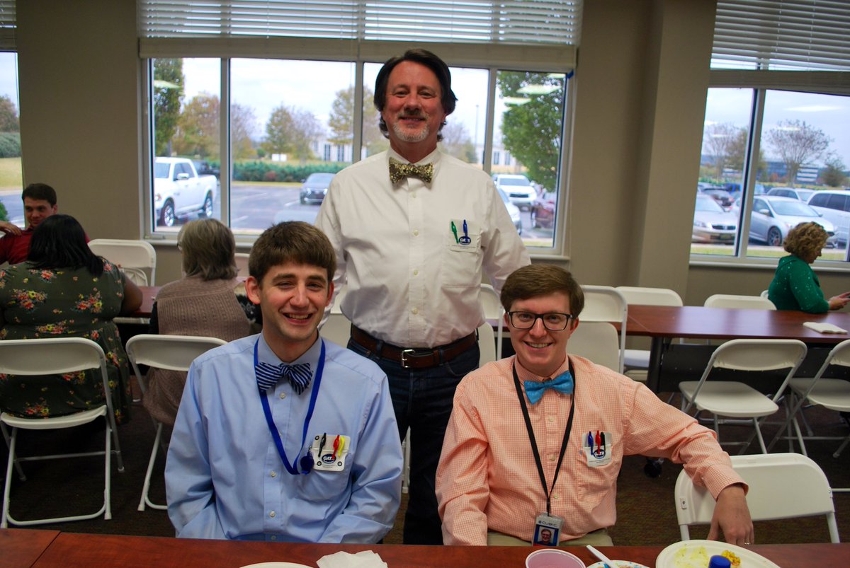 Cubic_MS's tweet photo. #HappyThanksgiving from Huntsville. #ThankfulFor big lunchrooms, cool coworkers, and #SatelliteCommunications. #GATRinAction https://t.co/WVHmONxOGE