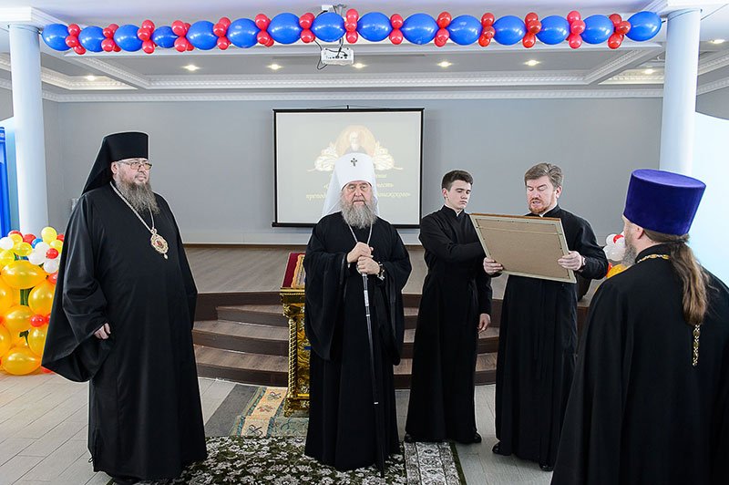 hvs_kz's tweet photo. 19 ноября школу в честь прп. Сергия Радонежского посетил Глава  Православной Церкви Казахстана митрополит Александр в сопровождении  директора школы епископа Петропавловского и Булаевского Владимира  и духовенства. https://t.co/2WeMP0n2CL