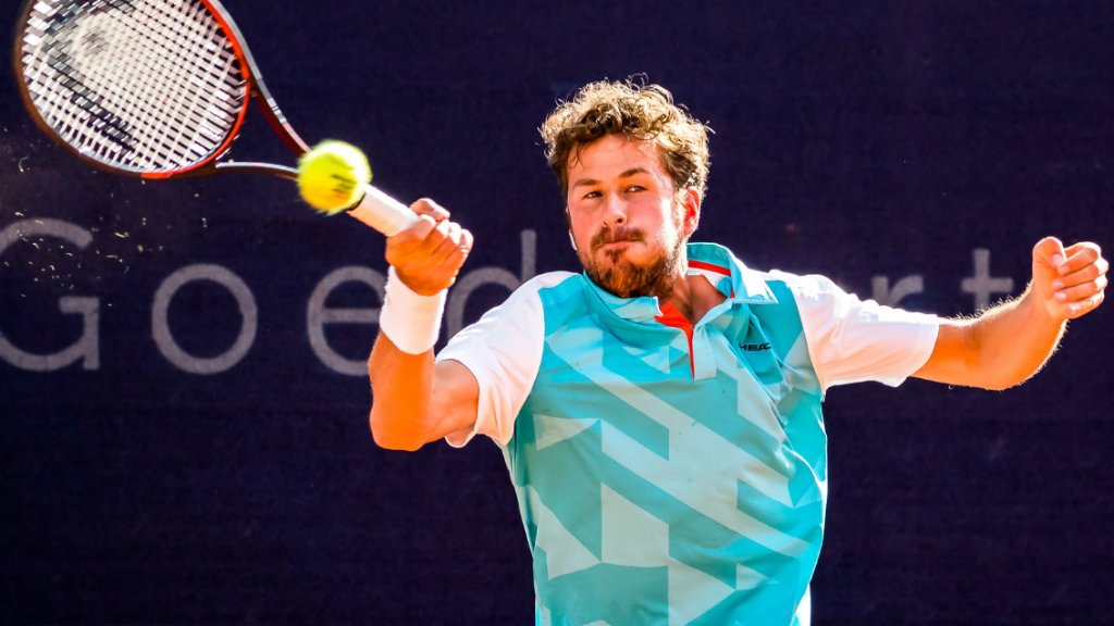 Tijdelijk stadion voor 1000 toeschouwers in Nieuwe Sloot voor NK tennis bit.ly/2OZSliC #nktennis2018 #nktennis #alphen