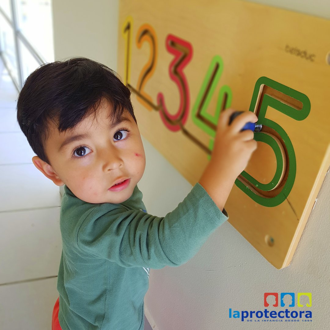 ¡Feliz Día de la Educación Parvularia! 👩‍👧‍👦⭐ 
Por su dedicación y compromiso con la formación inicial con nuestros niños y niñas, por contribuir a que crezcan sanos y felices gracias a su labor. #Educar #Proteger #Amar
Conoce los Jardines de #LaProtectora  bit.ly/2qVSBps