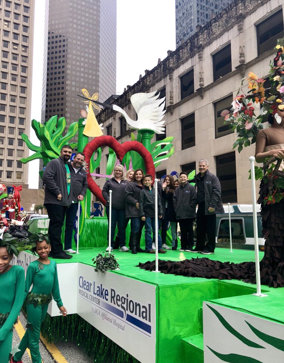 HCAHouston's tweet photo. Happy Thanksgiving Houston! We're here at the 69th Annual @HEB Thanksgiving Parade hosted by @MayorsEvents! Be sure to tune into @KHOU at 9 am to see #HOUSTONONPARADE! https://t.co/TvCsRWhJ4u