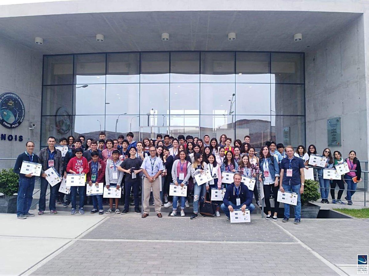 A_Espacial_Peru's tweet photo. @_USIL y el Colegio Franco Peruano recorrieron las instalaciones del #CNOIS para conocer el trabajo que se realiza en los módulos de operación y programación del satélite peruano #PerúSAT-1.
Gracias a todos los estudiantes que visitaron la #AgenciaEspacialdelPerú. https://t.co/xKncnh7nBU