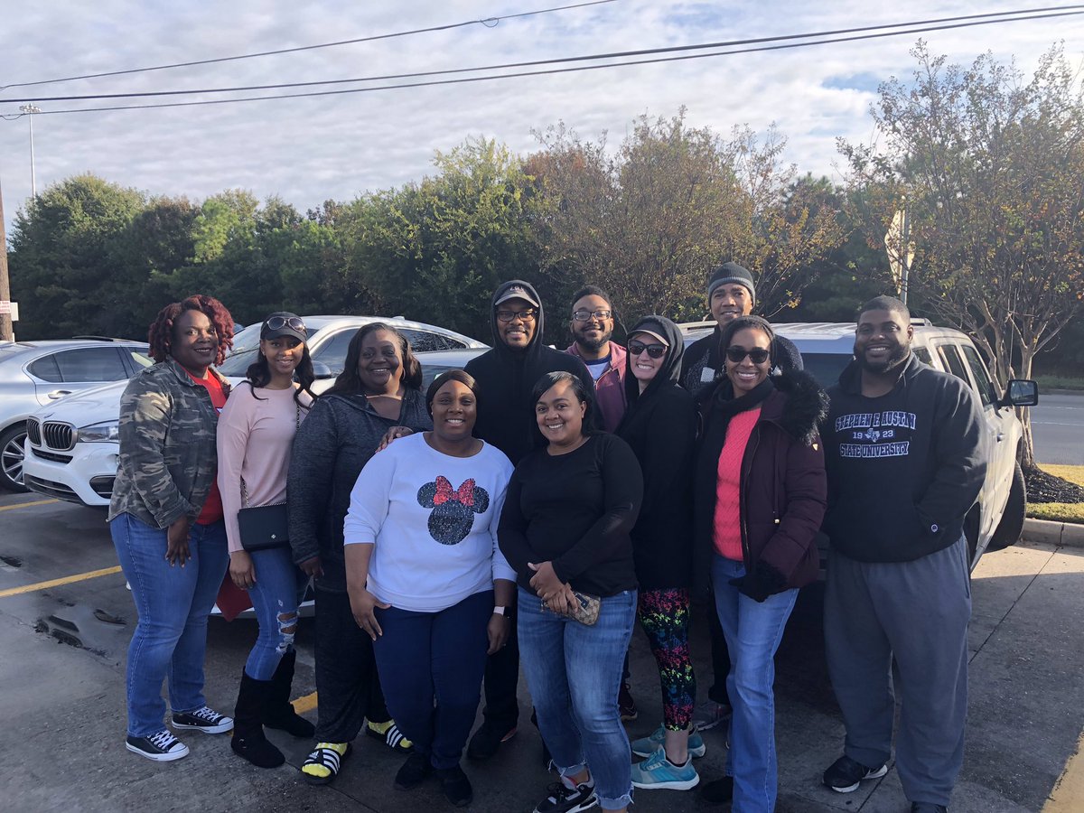 HeritageElemen1's tweet photo. We often forget how blessed we are, but in this season, we reflect and have to give thanks! Today, the @HeritageElemen1 staff assembled to give back to our community. Stay tuned! #DestinationAchievement @SpringISD @hphyder https://t.co/GBVgRPSn9C