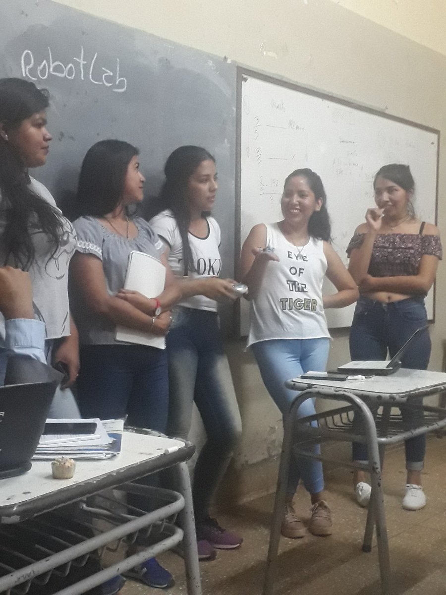 MALVINA70086139's tweet photo. EXPO Tics ;
Grupo #DROMLAB  increíble presentación de un mini Drom quedamos  todos fascinados !!!  😁👏👏  @IvanChilo @SaltaConectados @Ed https://t.co/VKiZlsWFm0