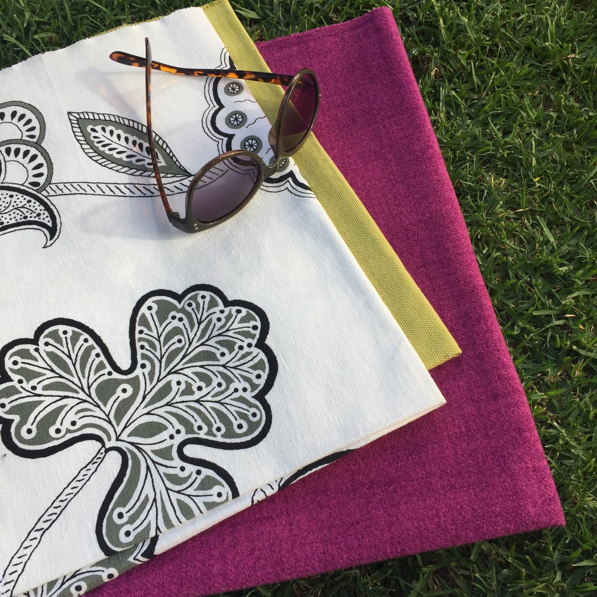 Getting ready for your Summer holiday? Make sure to include bright colour and pattern!
.
.
.
from top to bottom: Malaya black &amp; grey, Fez lime and Braemare magenta
#pattern #colour #blackandwhite #summer #thesilkandcottonco