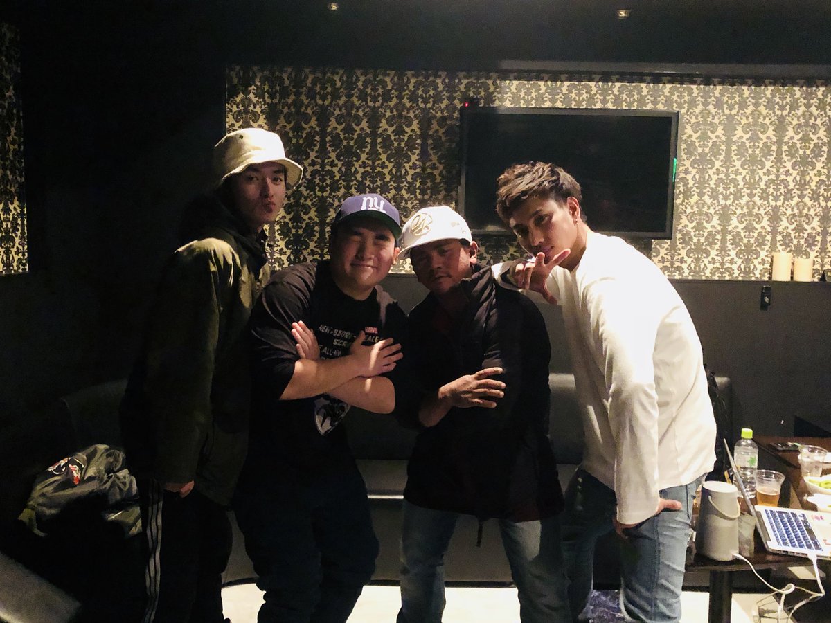 Reject0804's tweet photo. Rejectサイファー最高でした‼️
道哉
泣目
LOPEZ
WADON
観覧に来てく���さった皆様も
ありがとうございました。
役3時間ノンストップ‼️笑笑
やっぱり最高でした👍
また来月も宜しくお願いします‼️
#Reject
#サイファー
#Rejectサイファー
#蕨
#genesislounge
#rap https://t.co/8GdGI6azsY