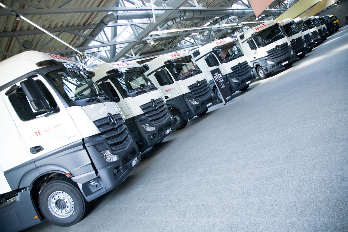 florian_martens's tweet photo. Our goal is to bring maximum #safety to every fleet! #Tevex Logistics has added 171 @MercedesBenz #Actros. The new additions to their fleet feature the latest in safety technology, including #ABA4, #SideguardAssist and more. https://t.co/uXzUwBuU9b