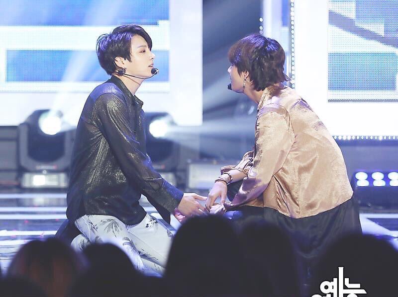 AaeatHamed's tweet photo. taekook 😭❤️ #JUNGKOOK #JK #BTS⁠ ⁠ #정국 #전정국 @BTS_twt https://t.co/pqcVFWmoxr