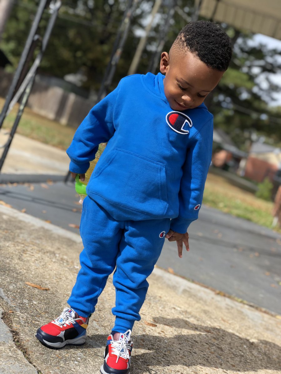 VonnieeeV's tweet photo. Putting up the money up for Li Chance cause he growing up 💙🦃🤞🏾 #HappyThanksgiving https://t.co/JqIRuVBFE7