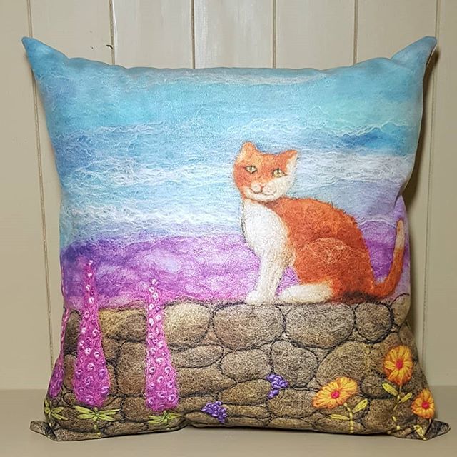 FifeFibreArtist's tweet image. New cat cushion to share but could not get a nice photo outside in daylight as the weather was soooo murky! Anyway, two available (free shipping worldwide!) #catcushion #catpillow #gingercat #catlife #marmaladecat #catlovers #pussycats #gingerandwhitecat ift.tt/2DEYVt6