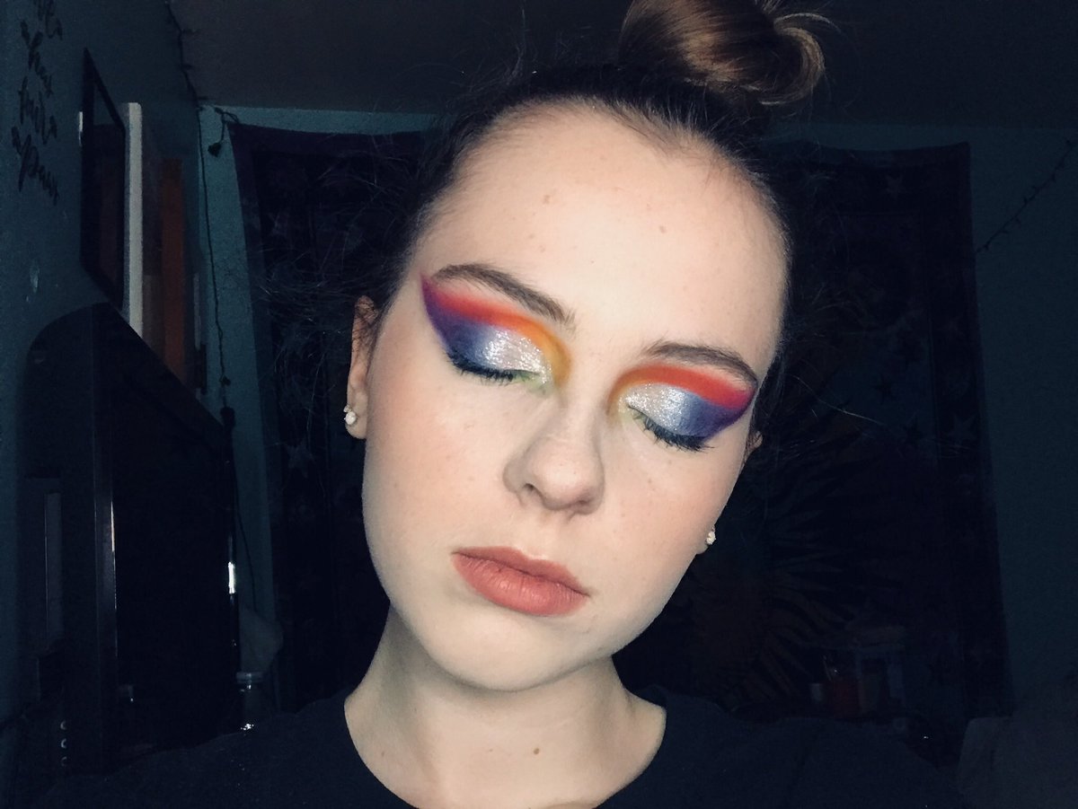hollanovphan's tweet photo. 𝒰𝓃𝓁𝑒𝒶𝓈𝒽 𝓎𝑜𝓊𝓇 𝒾𝓃𝓃𝑒𝓇 𝒶𝓇𝓉𝒾𝓈𝓉🌈
~
~
~
~
~
~
Ahhh I actually recreated the “unleash your inner artist” eye look!! I’m so happy on how it turned out, and loved using this pallet🥰
@jamescharles @MorpheBrushes #JamesCharlesXMorphe #jamescharlespalette https://t.co/ViVBPKB9lv
