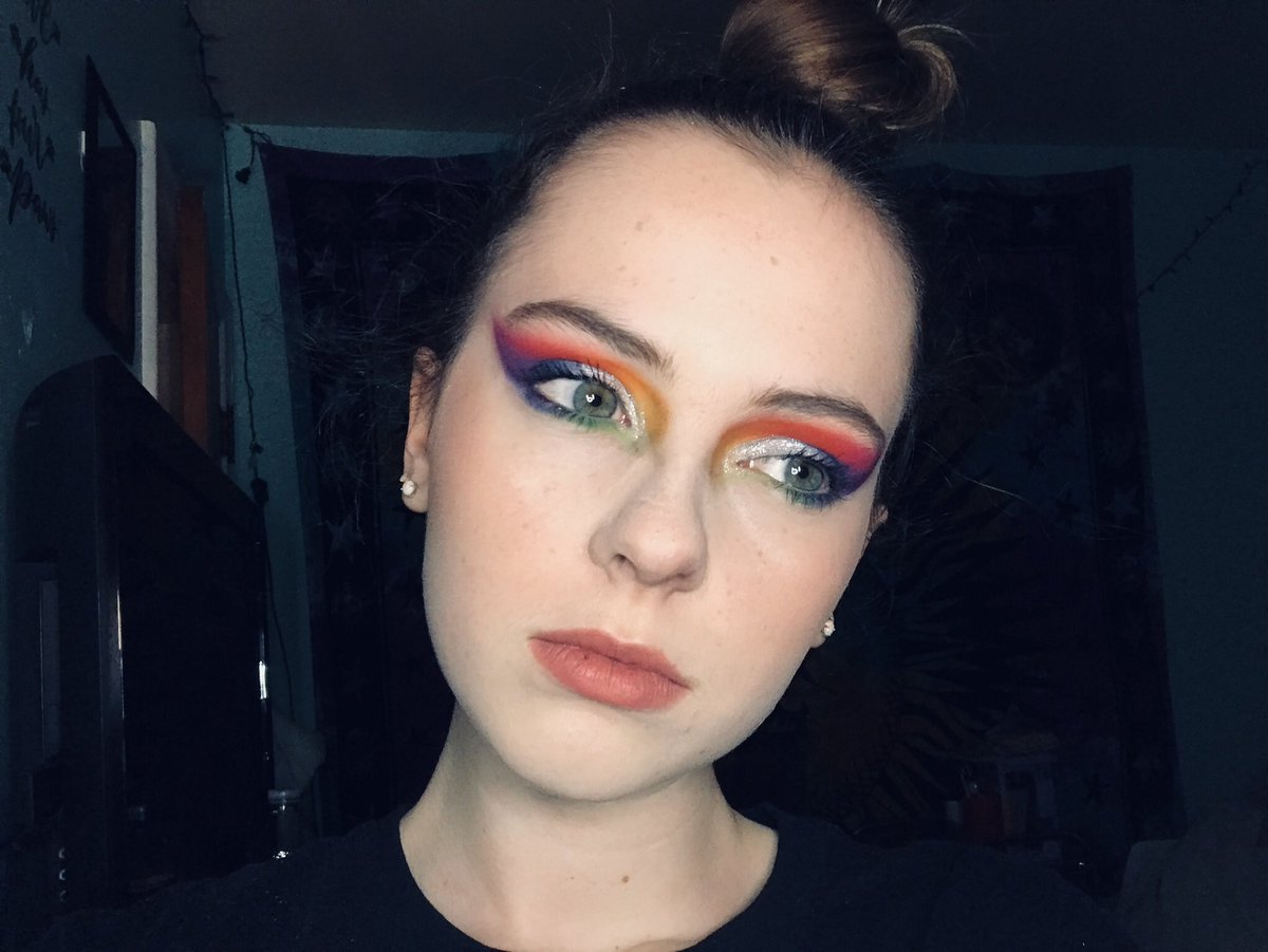 hollanovphan's tweet photo. 𝒰𝓃𝓁𝑒𝒶𝓈𝒽 𝓎𝑜𝓊𝓇 𝒾𝓃𝓃𝑒𝓇 𝒶𝓇𝓉𝒾𝓈𝓉🌈
~
~
~
~
~
~
Ahhh I actually recreated the “unleash your inner artist” eye look!! I’m so happy on how it turned out, and loved using this pallet🥰
@jamescharles @MorpheBrushes #JamesCharlesXMorphe #jamescharlespalette https://t.co/ViVBPKB9lv