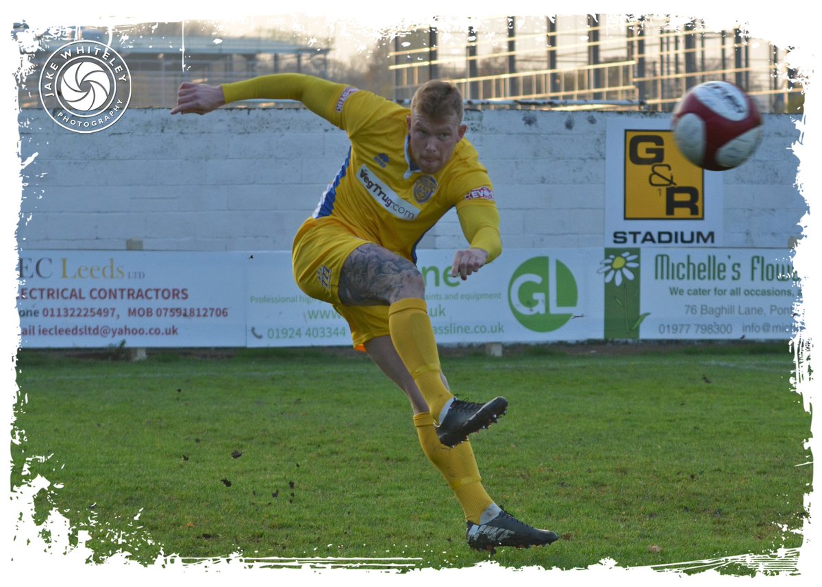 SpaldingUnited's tweet photo. First-half match action: @PonteCollsFC v #Tulips (#NPLEvoStikEast, 17/11/18)... @c_marsh93 @elihey_ #ScottFloyd https://t.co/wNxmNHw7TV
