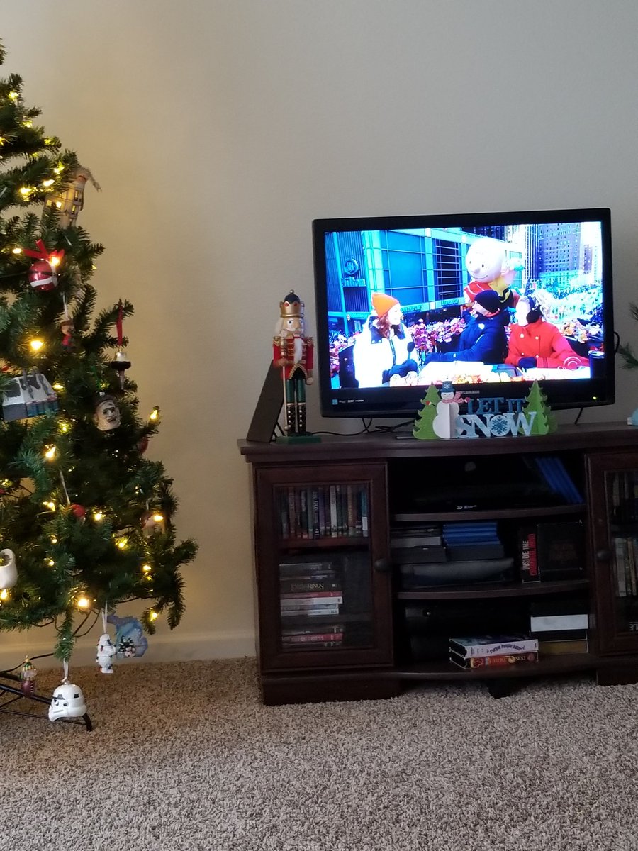 advnsbetweenpgs's tweet photo. Spending my day off with my kids, my coffee and my favorite people @KevinFrazier @KeltieKnight #TDayCBS 🦃 https://t.co/oEo8vzFwmz