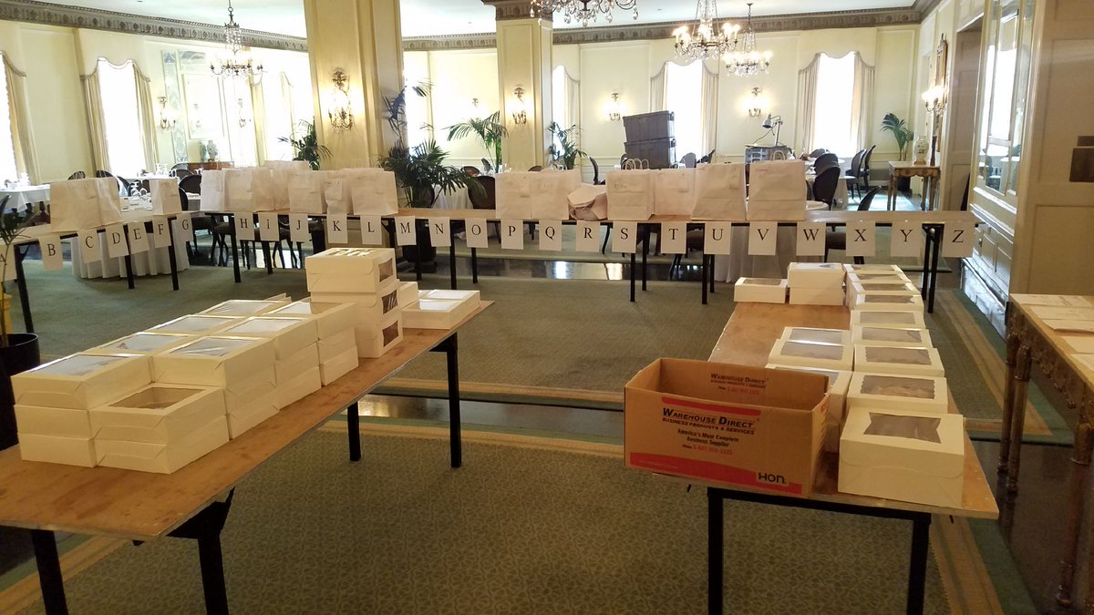 GCCMA1's tweet photo. Happy Thanksgiving!
Thank you to all the managers and staff working today and those who have been cooking and packing carryout all week!  

Stay tuned to find out how many people the Greater Chicago Chapter served today. https://t.co/c2bZ5pv86M