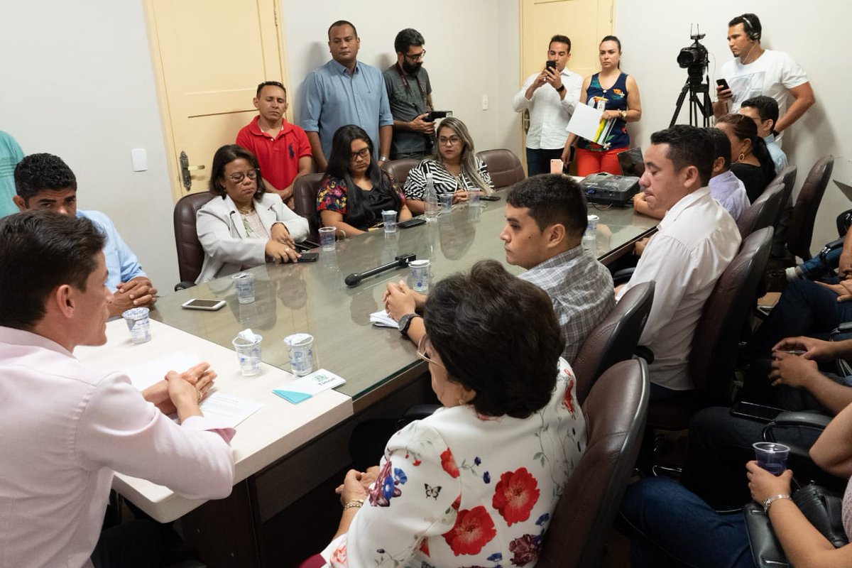 assisfilhoadvma's tweet photo. Sigo cumprindo agenda nesta quarta, 21/11, agora em Timon, no Maranhão, onde assino, ao lado do Prefeito Luciano Leitoa e vereadores, a ordem de serviço para a entrega futura do #EstaçãoJuventude2.0. Nossa gestão está a todo vapor construindo um Brasil Mais Jovem! #AssisFilho https://t.co/xIt4lhbJNC