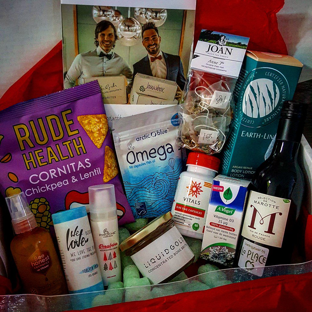 SuperFoodWoman's tweet photo. Jouw Box editie nr. 3 – een verrassingsbox met allerlei healthy goodies https://t.co/PNkAsarruD https://t.co/wEAt0pga68