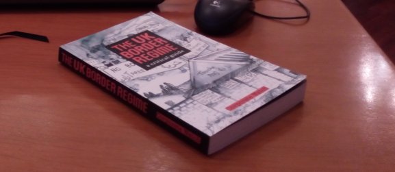 novact__'s tweet photo. #PrivateWars #SeguridadNacional #UK Darius Sokolov de @CorpWatchUK sobre sistema basado en aplicación medidas detención y control:
"Las políticas de control de fronteras se han extendido alrededor de la vida cotidiana UK, bajo lo que se denomina: "Política del ambiente hostil" https://t.co/mnrRZpqbIp