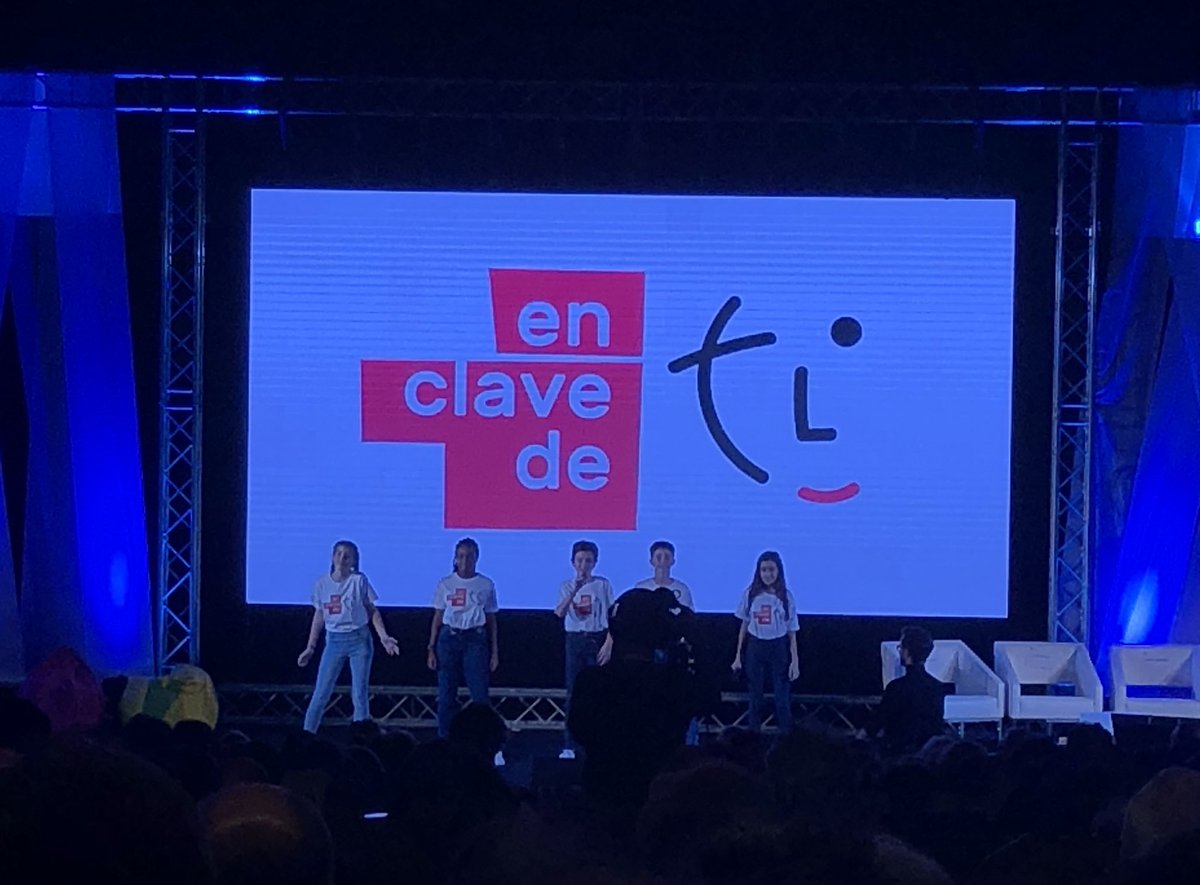 jigparedes's tweet photo. Trabajo en equipo, identidad, networking y alegría. Construimos el futuro de nuestros centros @ecatolicmadrid en el congreso #EnClaveDeTi https://t.co/3XSkFwlTjt