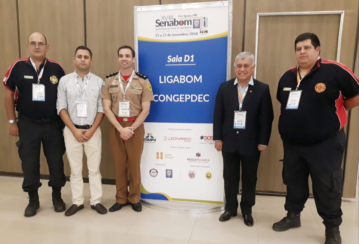 bomberosRA's tweet photo. El presidente de @bomberosRA @CAlfonsoBombero participó del XVIII Seminario Nacional de Bombeiros- #SENABOM y, entre otras actividades, presenció la práctica de #RescateAcuático en Foz do Iguaçu https://t.co/WOylkGmXGW