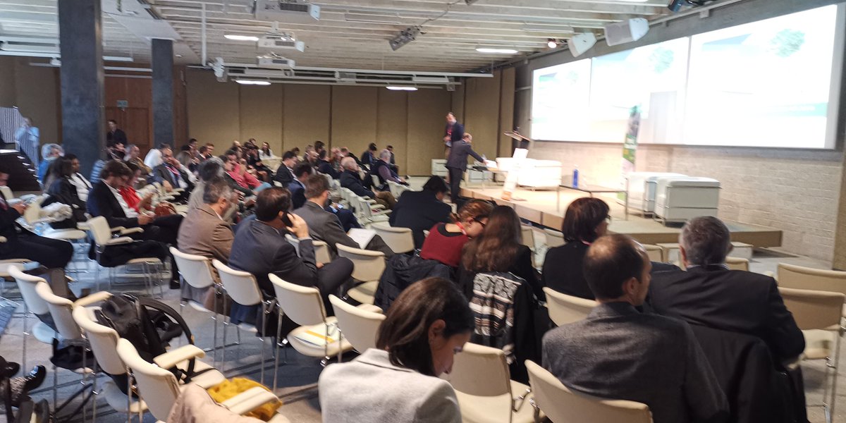 Ineria_m's tweet photo. Entrega de premios de eficiencia energética en #FOROGEn @Asociacion3e en @COAMadrid https://t.co/XwK6qJt1f3