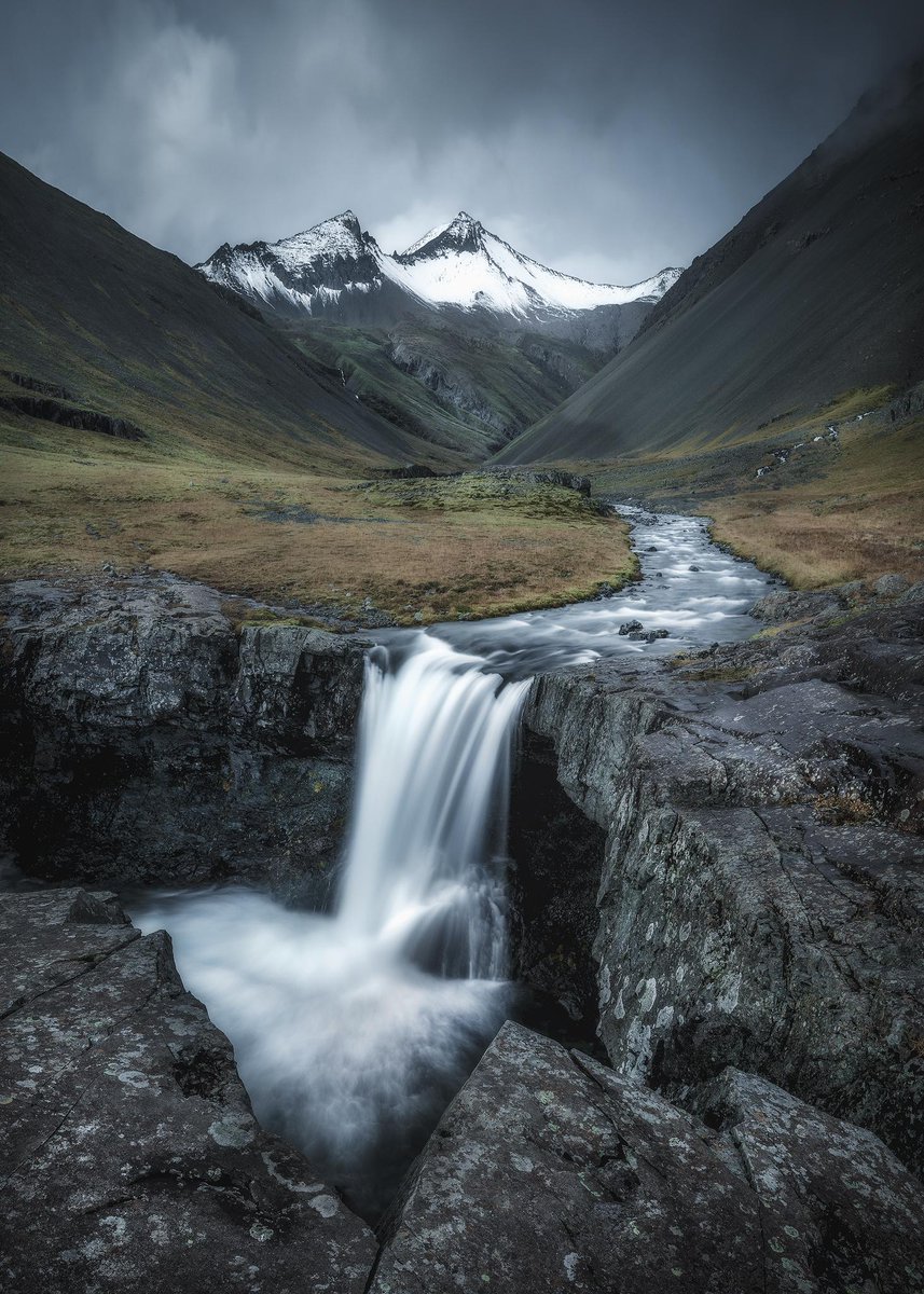 EpicEarthPorn's tweet photo. Just another waterfall. Skútafoss, Iceland. https://t.co/lRcmCo43RW