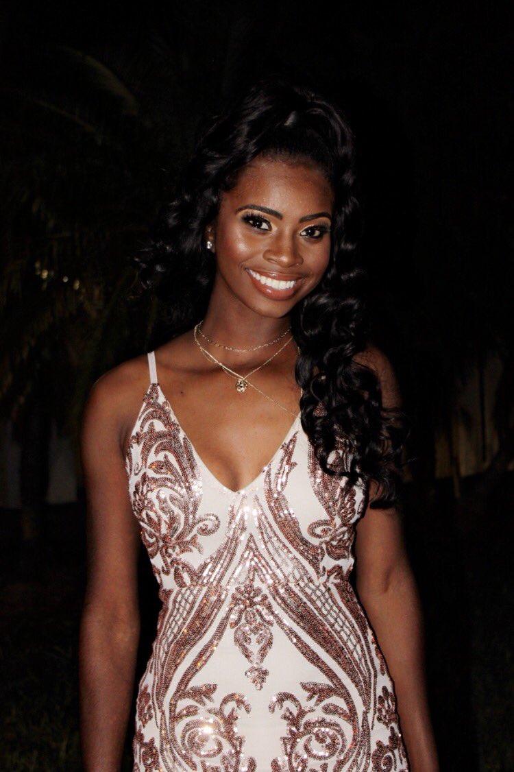 JadaaKimonee__'s tweet image. life sized BRAT 👑 #hoco2k18