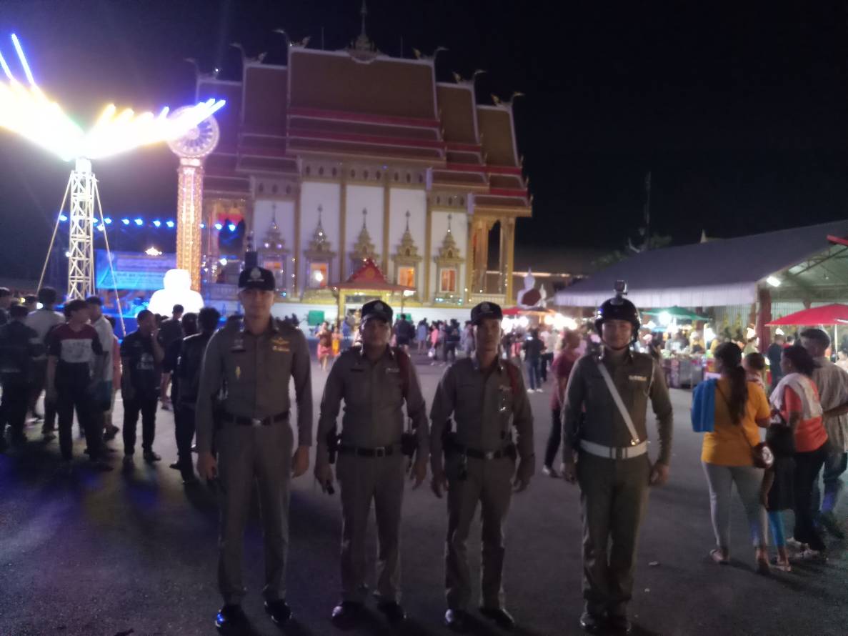 22 พ.ย.61 เวลา 19.00 น. พ.ต.อ.สุรชัย  ผดุงเจริญ ผกก.สภ.เฉลิมพระเกียรติ ร่ามงานสืบสานประเพณีลอยกระทง เทศบาลตำบลท่าช้าง อ.เฉลิมพระเกียรติ จว.นครราชสีมา และควบคุมกำกับดูแลการปฏิบัติงานของเจ้าหน้าที่สายตรวจในการป้องกันเหตุและการให้การบริการกับพี่น้องประชาชนที่มาร่วมงานประเพณีลอยกระทง