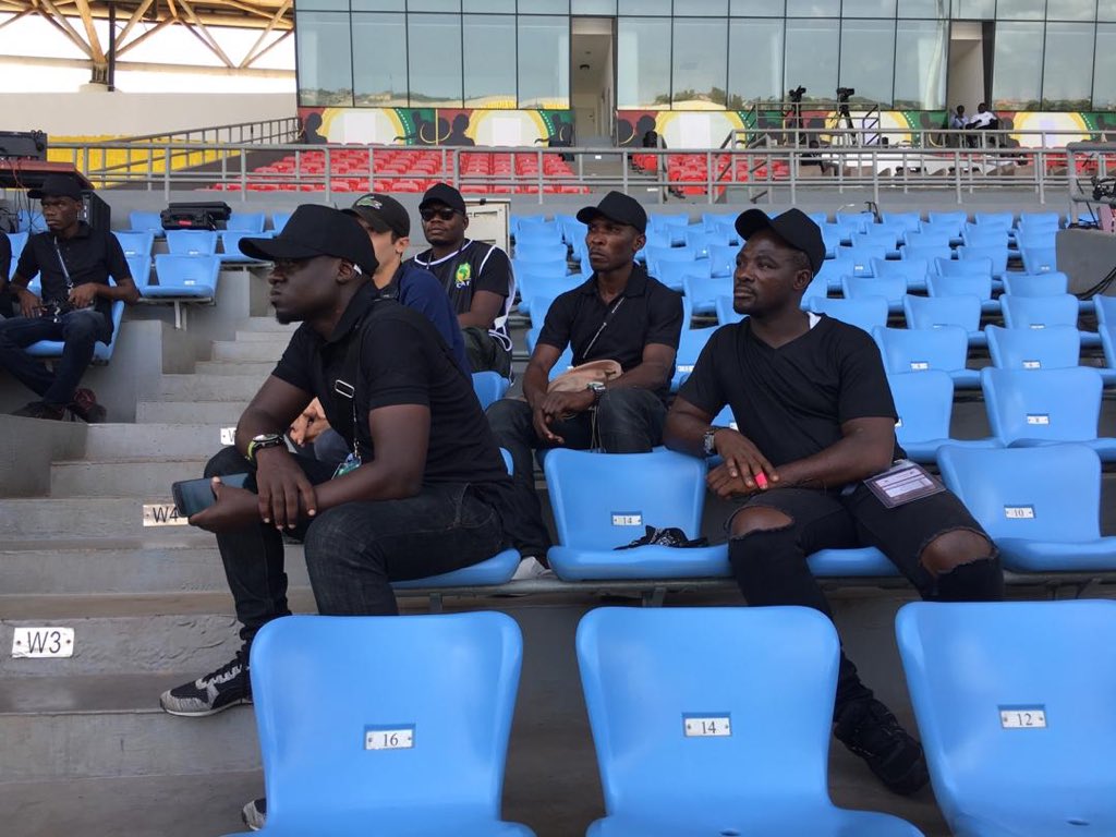 ad_VisorsGH's tweet photo. PHOTOS: Production meeting before a busy day. https://t.co/V6OkINRgGb