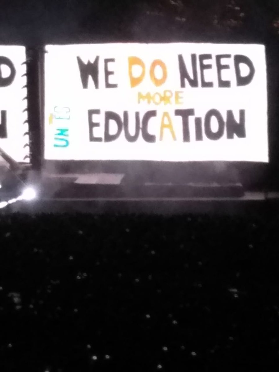 ACEU_Colombia's tweet photo. Agradecemos al equipo de @spameaton por hacer visible el proceso del movimiento estudiantil a lo largo y ancho del país en espacios como el de @rogerwaters en #Bogotá... Viva el paro nacional #WeNeedEducationColombia #WeDoNeedMoreEducation https://t.co/ZQ1Iw3Fp9T