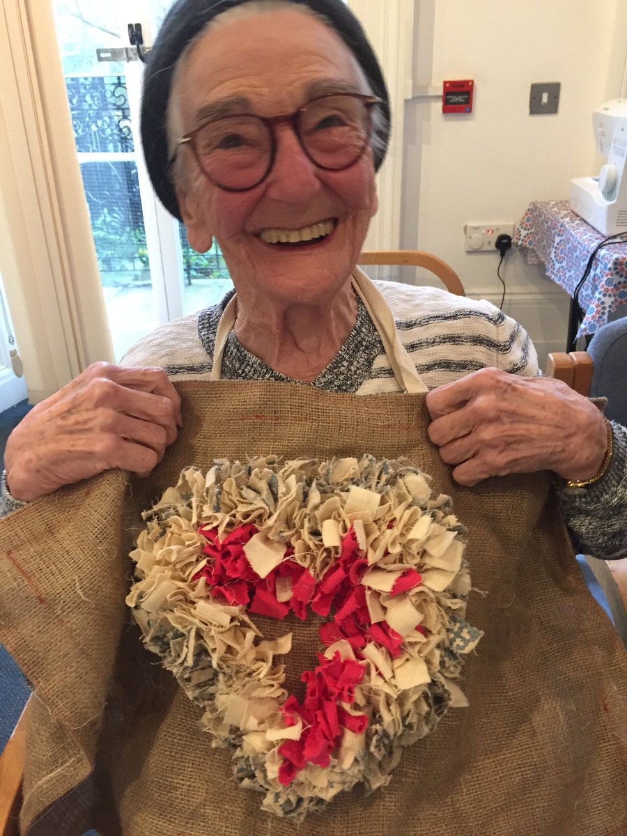 N1Clare's tweet photo. #ragrugging and #progging to our 💕 delight @#silverliningshackney #craft club @GroundworkLON #craftforacause @hackneycouncil https://t.co/pWt5jlgwDz