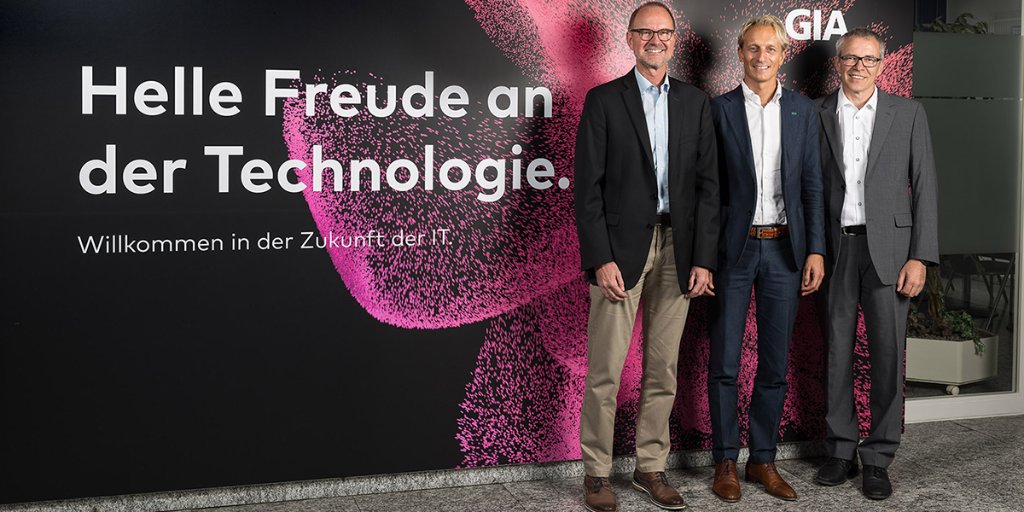 HPE_DE's tweet photo. "Im KMU-Umfeld ist der Trend stark, die IT nicht mehr selber zu betreiben," @carlogiorgi_ spricht über die heutige Tendenz, Dienstleistungen auszulagern, und die Zusammenarbeit mit GIA Informatik. Erfahren Sie mehr im Interview: https://t.co/iaSUAQzBbC #SMB #Partnership https://t.co/kdsk4nWJDC