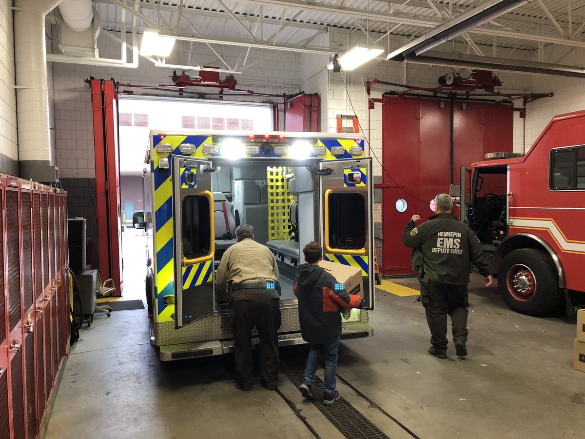 hennepinems's tweet image. Thanksgiving day meal deliveries with Hennepin EMS and Minneapolis Fire!