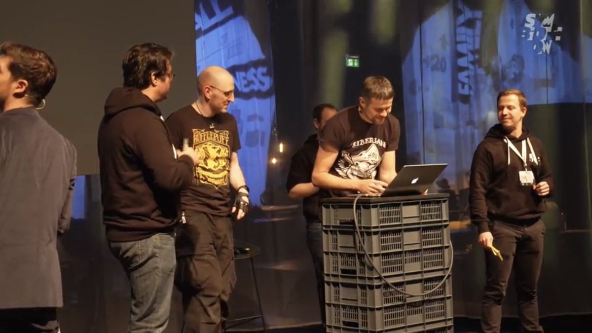 Team 24 heißt „Green Banana“ und will die #generationz dazu bewegen Partys gemeinsam über bezahlte Playlists zu finanzieren. Dabei kann man Lieblingssongs durch kleine Überweisungen ganz nach oben auf die Playlist bringen.

#symbioticon #hackathon #fiforum