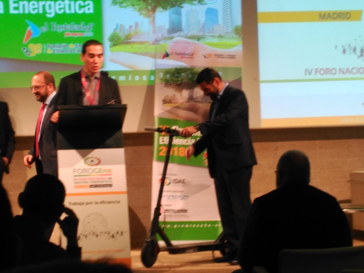 somosa3e's tweet photo. El ganador del sorteo del patinete eléctrico se ha ido directamente montado en el. #FOROGEn https://t.co/TCwJ5zChqs