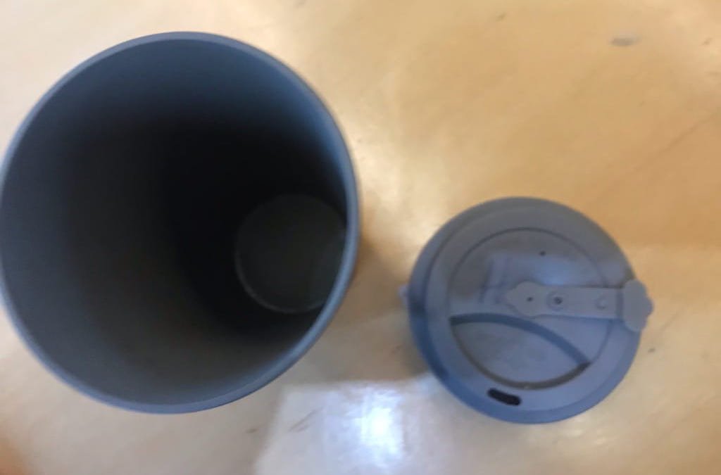 HughFW's tweet image. Rail Gourmet on @SW_Railway just refused to make me a cup of tea in my keep cup - saying it’s company policy to use the cups provided. I’ve asked on many other trains (inc Great Western and Cross Country) and this is the first time I’ve been refused. ☹️ #WasteNot #WaronWaste 🌍
