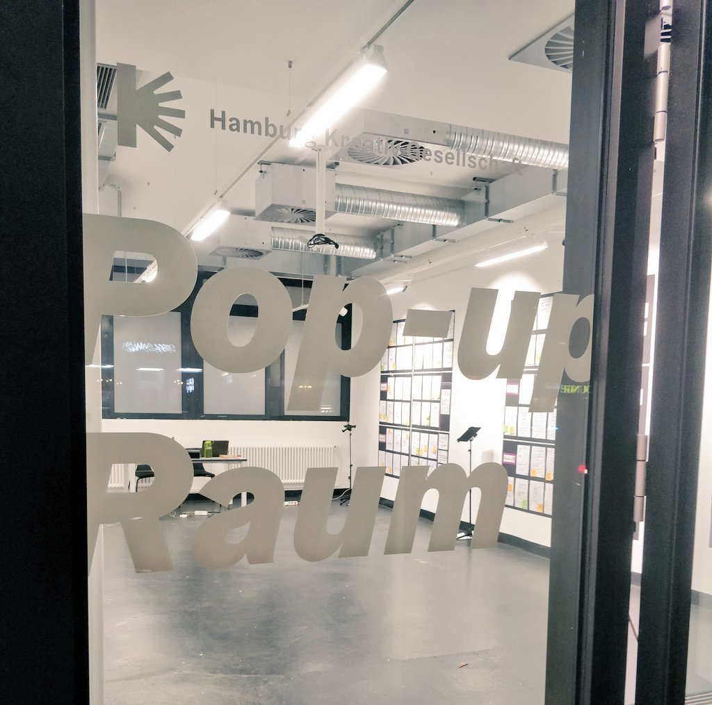 ODSHamburg's tweet photo. Wir wollen uns auch nochmal @HamburgKreativ für die wunderbaren Räumlichkeiten bedanken, in denen wir grad unsere Ausstellung abhalten. Ihr wollt sie euch auch mal anschauen? Kommt noch heute bis 19 Uhr vorbei oder morgen zwischen 14 und 19 Uhr. #hamburg #ux #uxdesign #opendata https://t.co/ffHHR1rkry