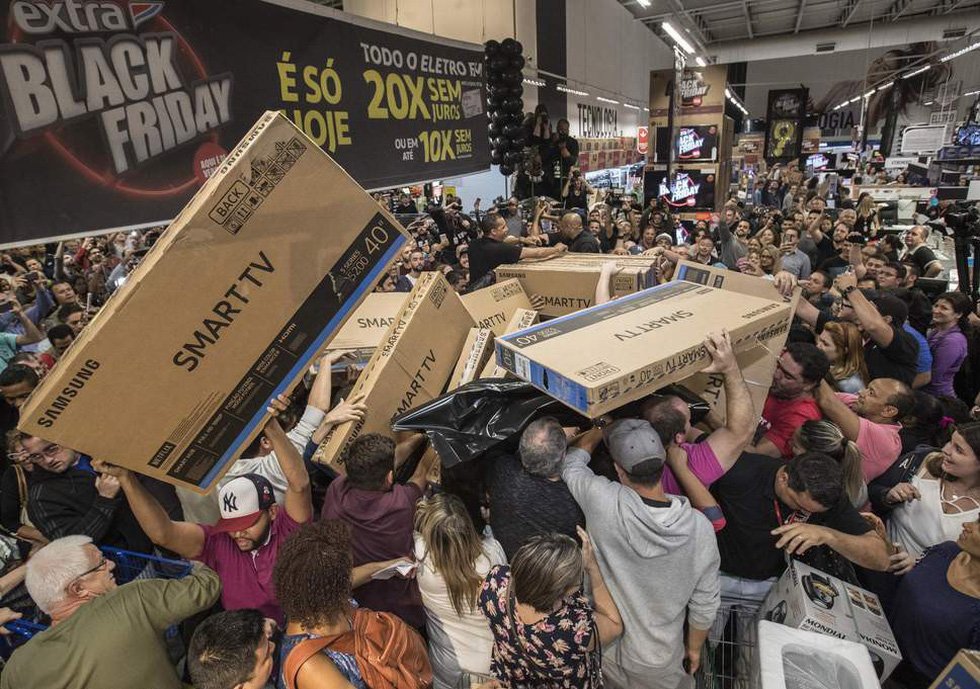 Estrategia consumista: Generar el ansia por comprar lo que no necesitamos, con el dinero que no tenemos, bajo la ensoñación de aliviar nuestras frustraciones.
#BlackFriday