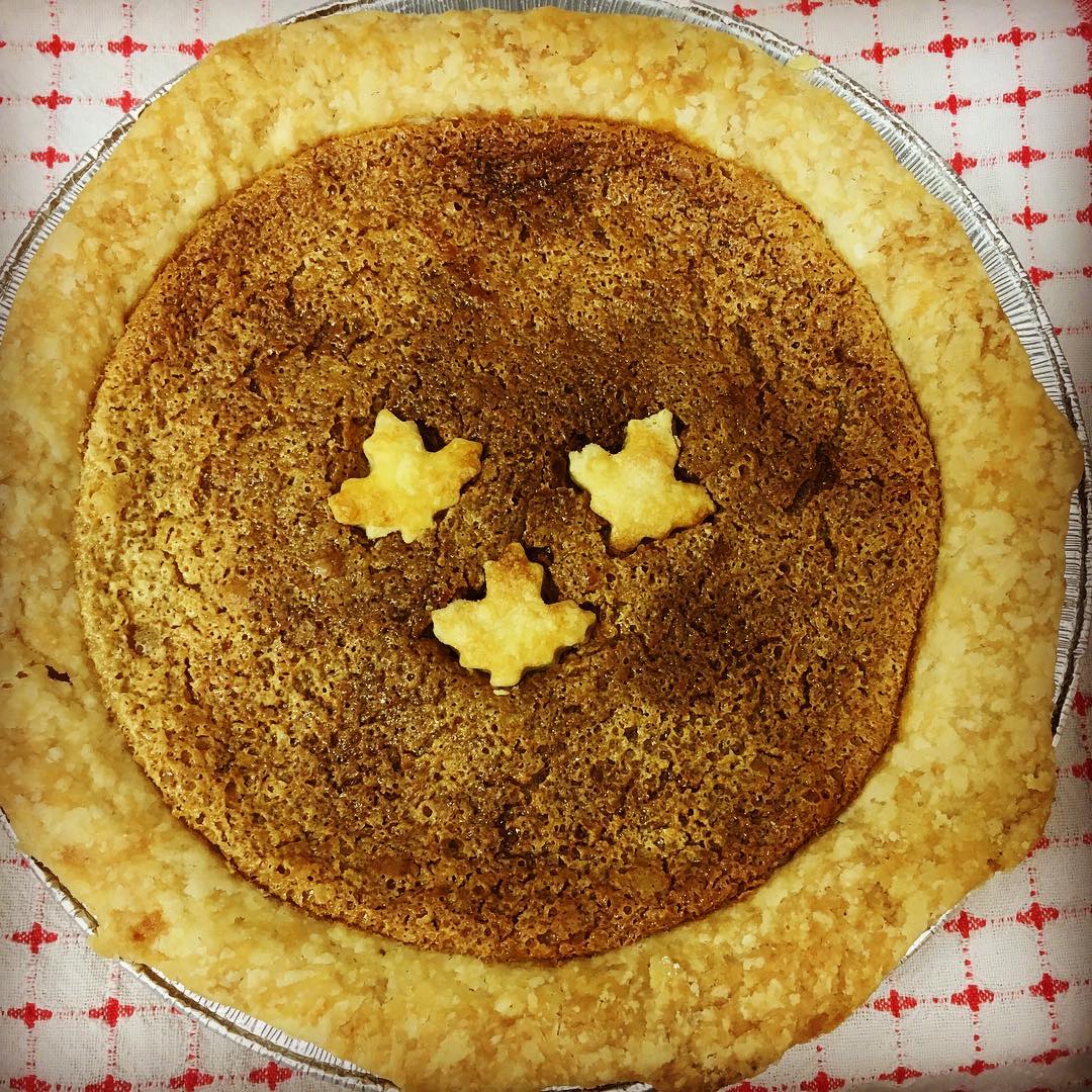 Sending warm wishes for a #HappyThanksgiving to our neighbours to the south. If we may suggest, a classic French Canadian tarte au sucre, or sugar pie, made with #maplesyrup is always a hit for Thanksgiving dessert. 😋🥧 
Bon appétit! 📷labaguette.magique/IG
